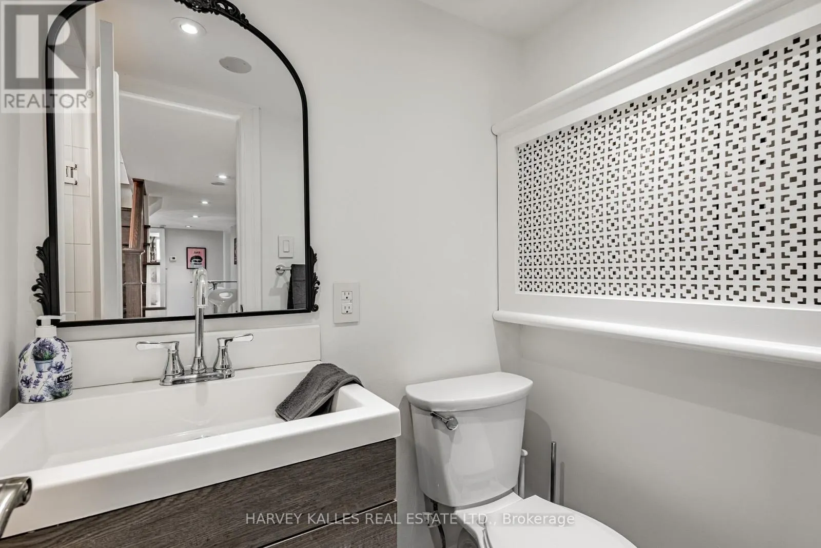 1836 BATHURST STREET