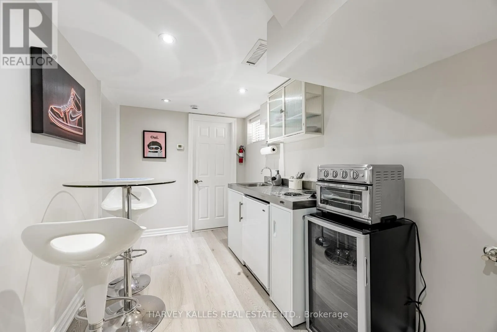 1836 BATHURST STREET