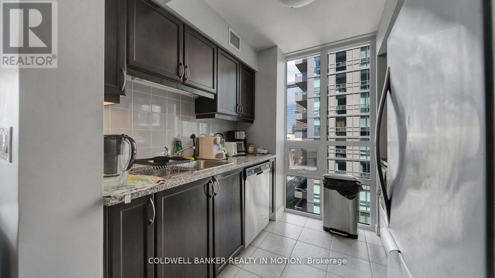 918 - 25 LOWER SIMCOE STREET
