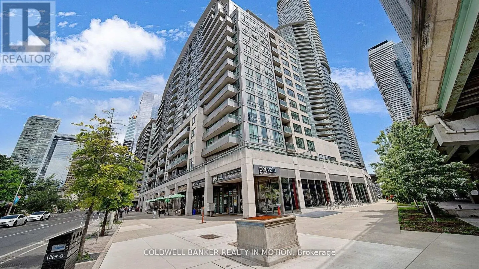 918 - 25 LOWER SIMCOE STREET