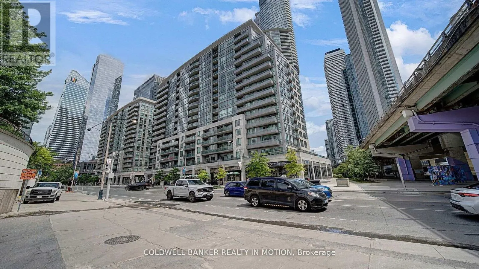918 - 25 LOWER SIMCOE STREET