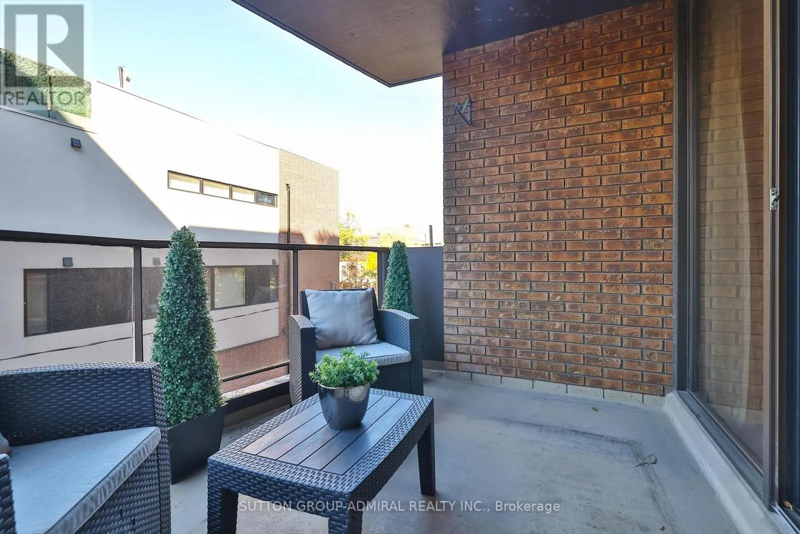303 - 350 LONSDALE ROAD