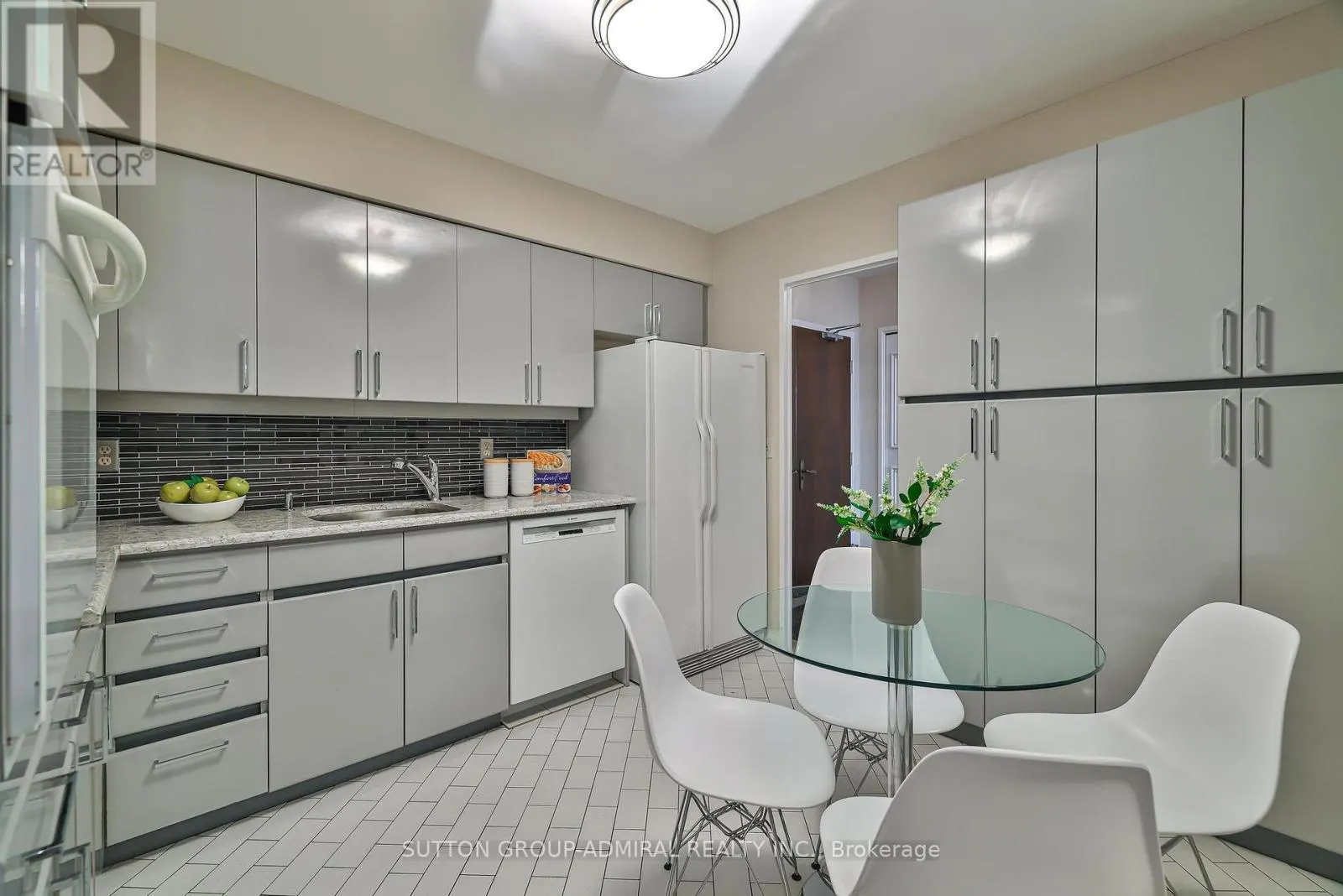 303 - 350 LONSDALE ROAD