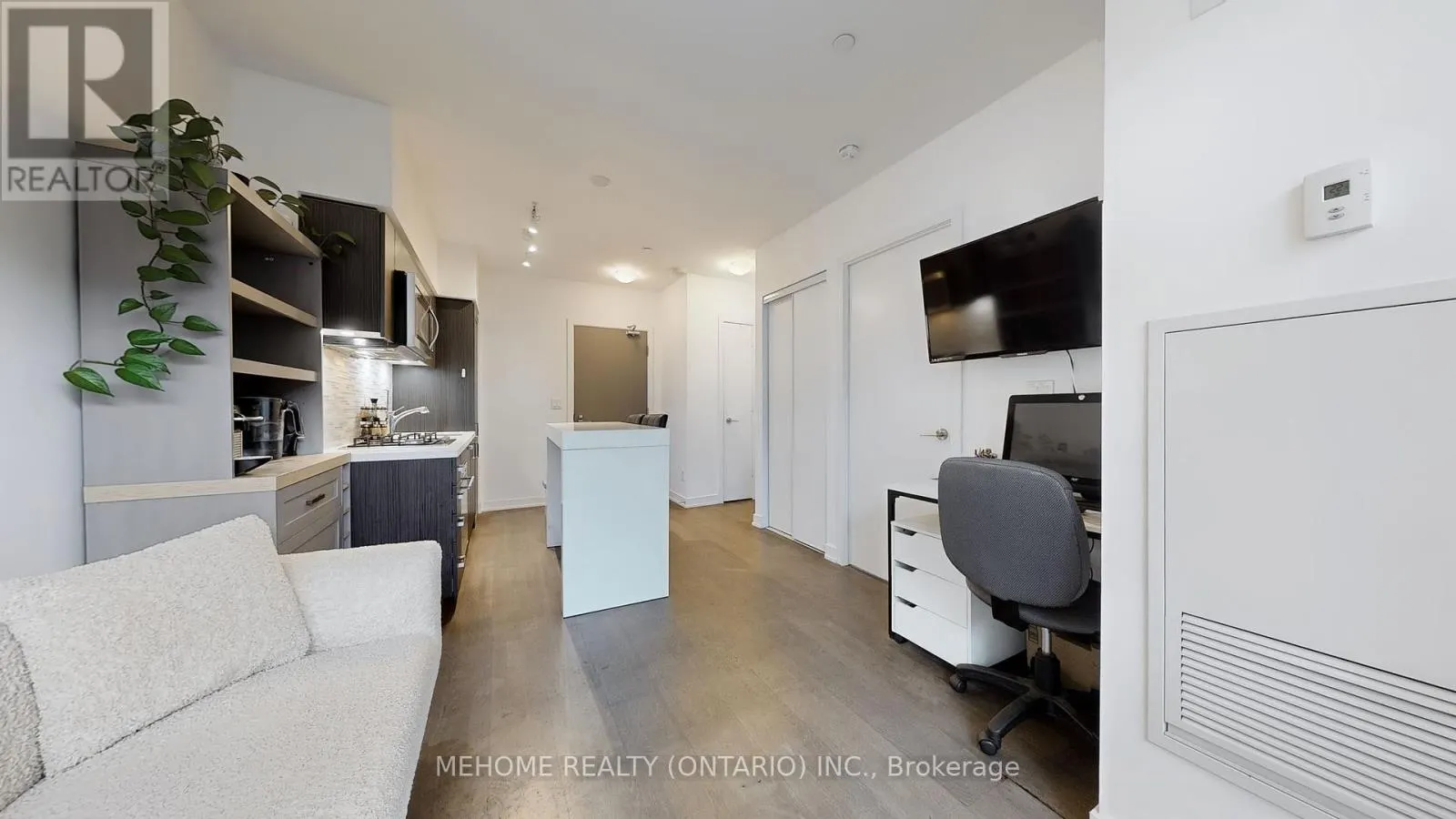 204 - 501 ST. CLAIR AVENUE W