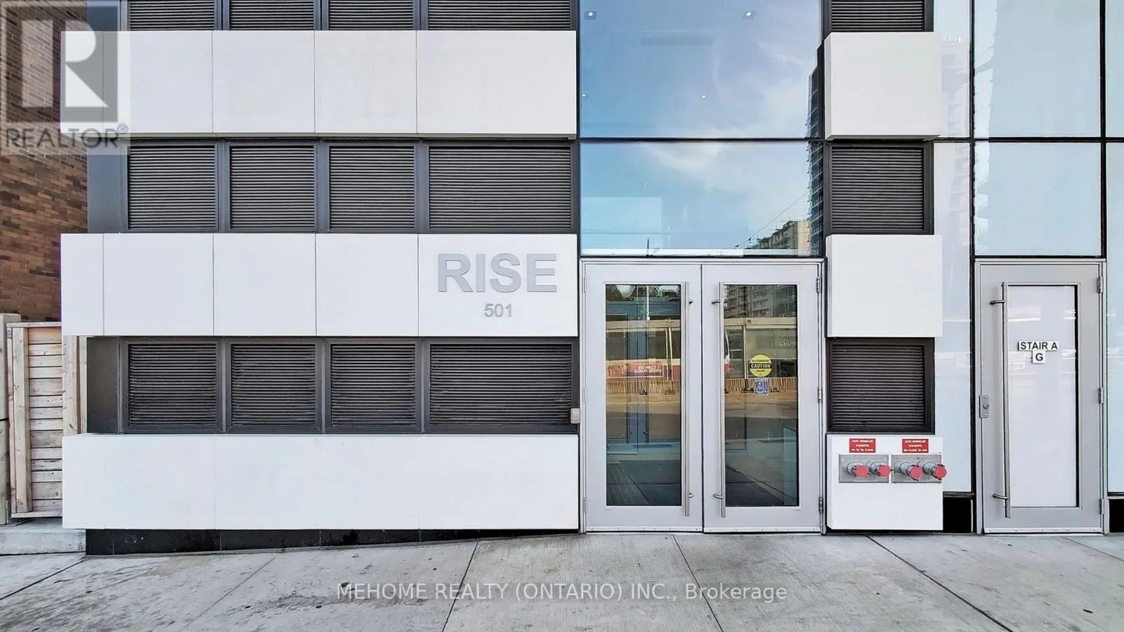 204 - 501 ST. CLAIR AVENUE W