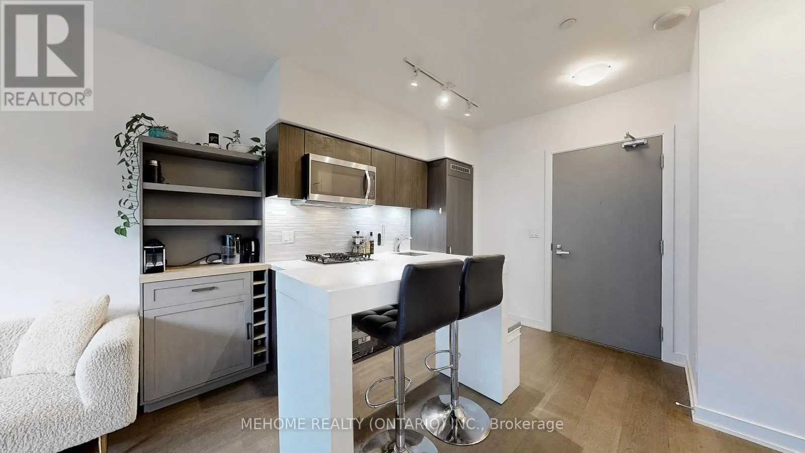 204 - 501 ST. CLAIR AVENUE W