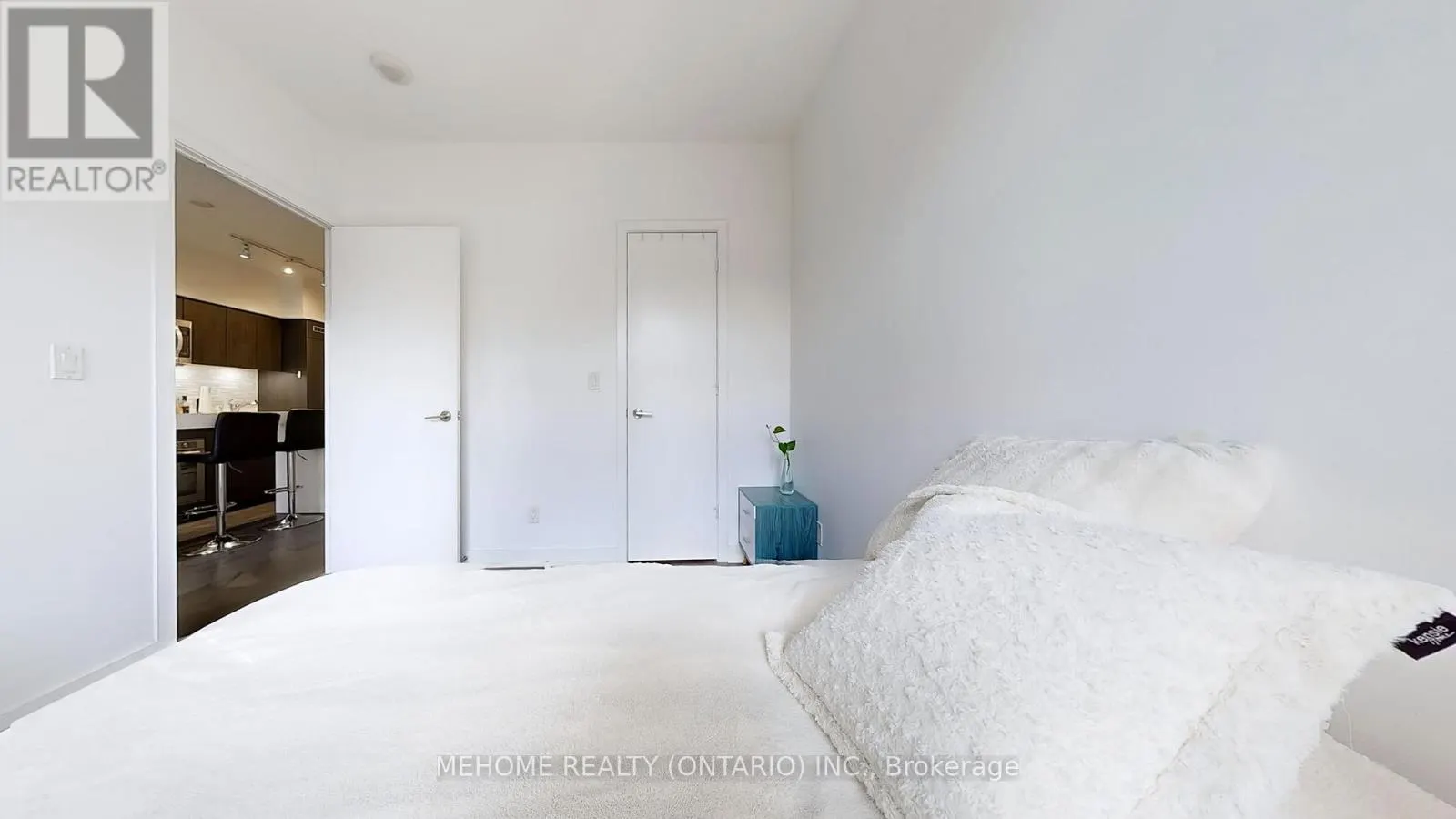 204 - 501 ST. CLAIR AVENUE W