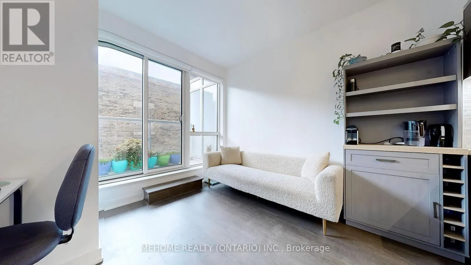204 - 501 ST. CLAIR AVENUE W
