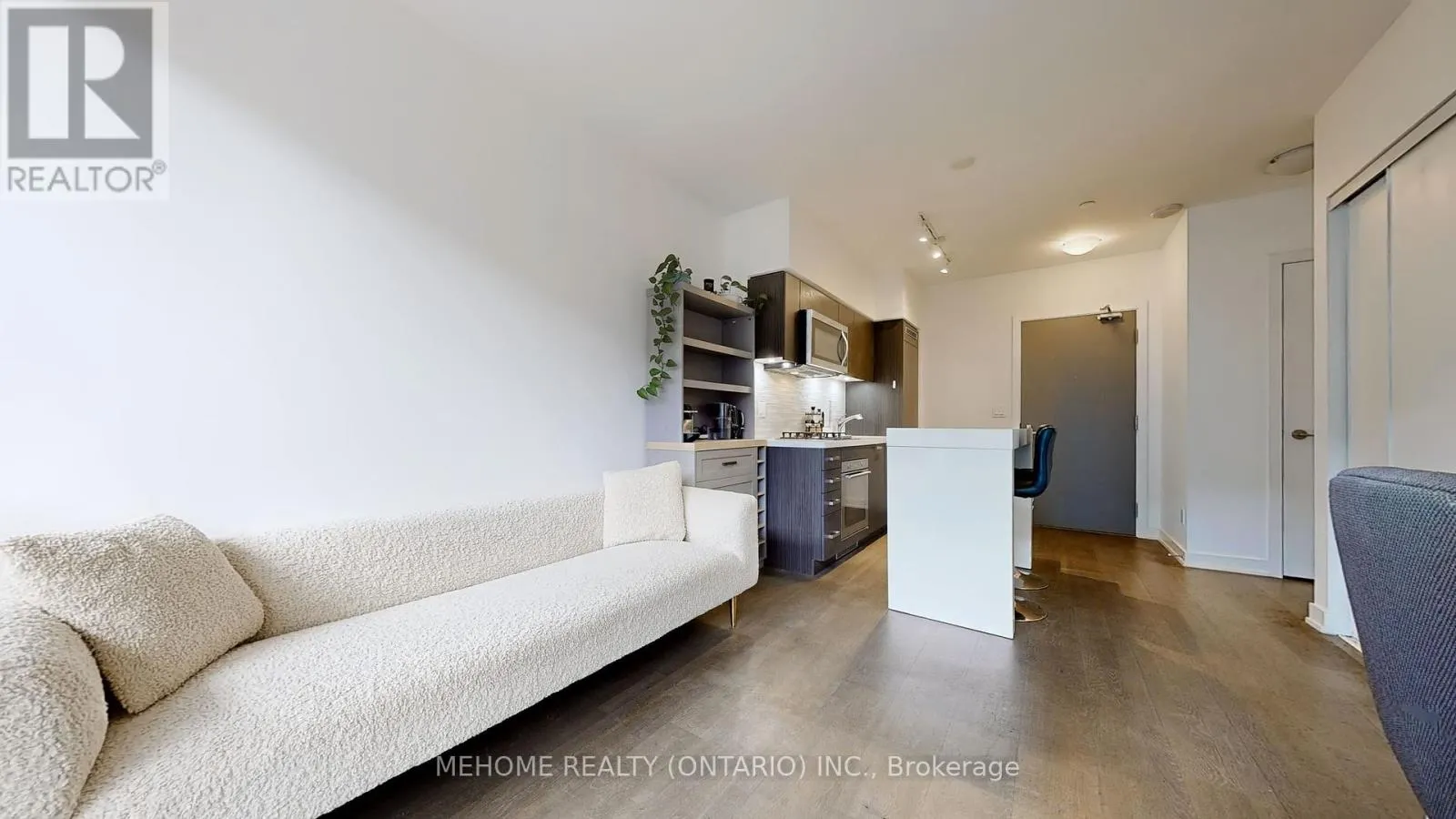 204 - 501 ST. CLAIR AVENUE W