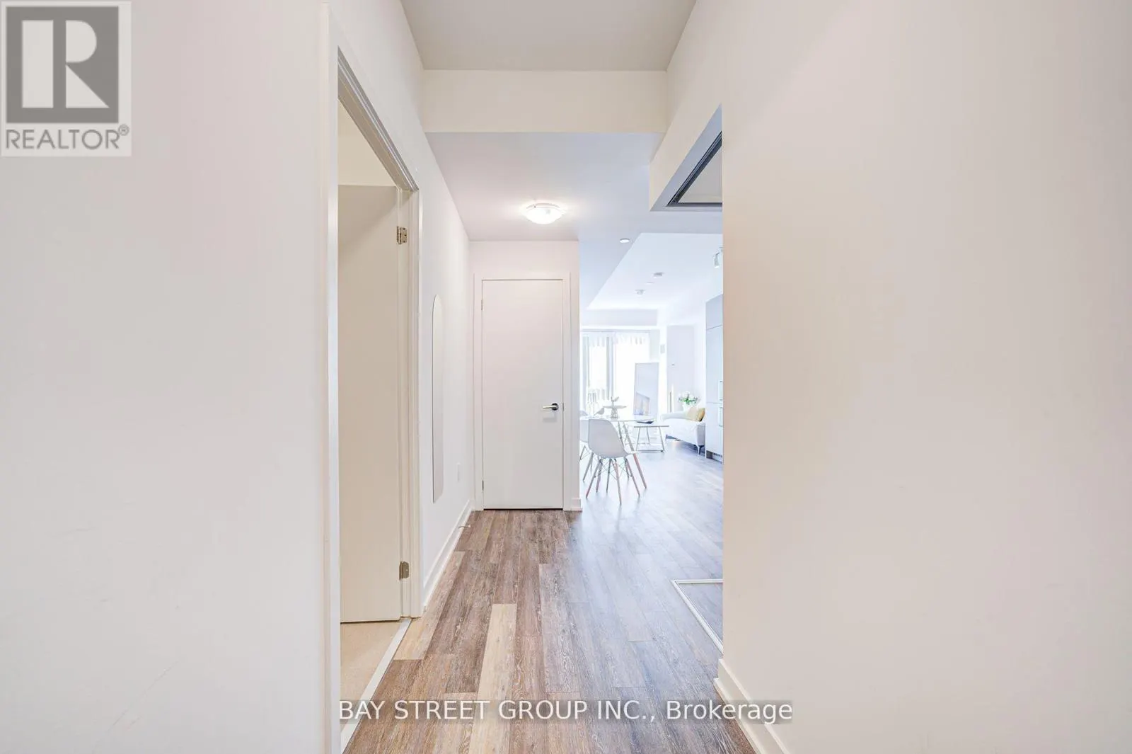 320 - 250 LAWRENCE AVENUE W