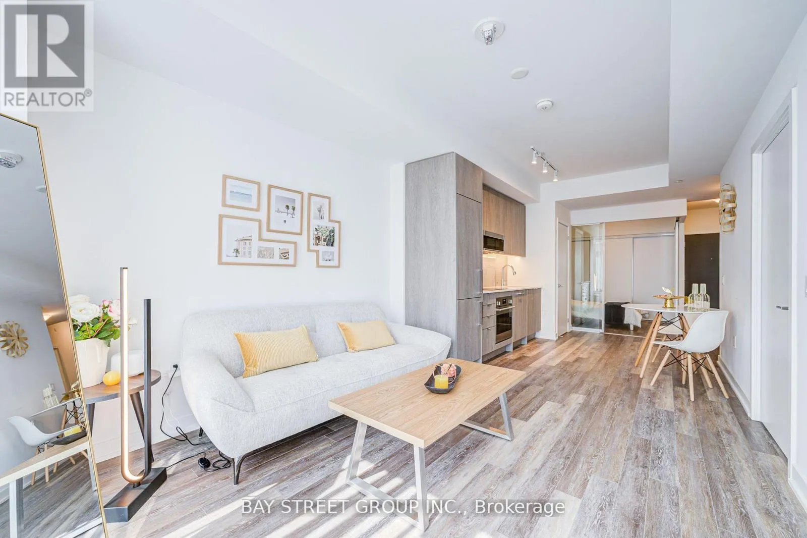 320 - 250 LAWRENCE AVENUE W