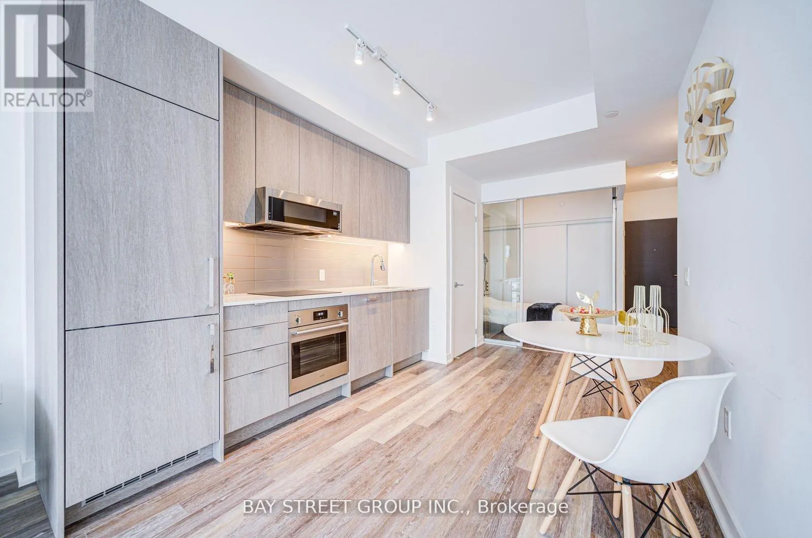 320 - 250 LAWRENCE AVENUE W