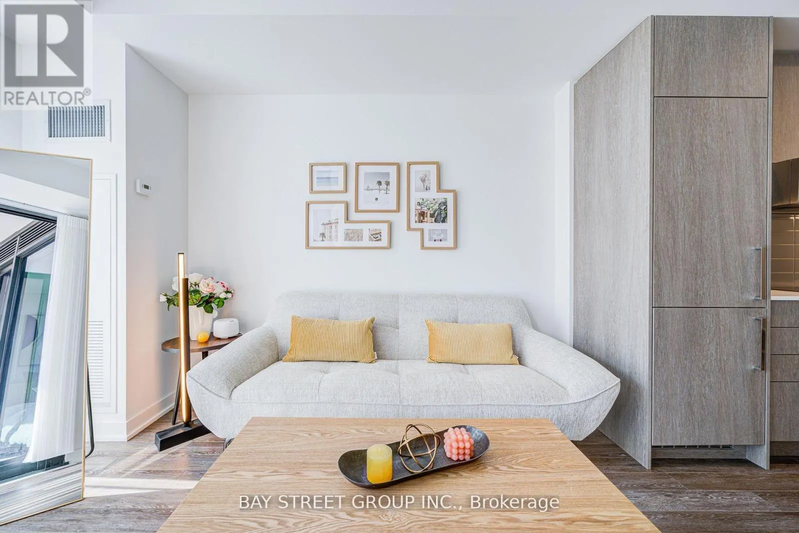 320 - 250 LAWRENCE AVENUE W
