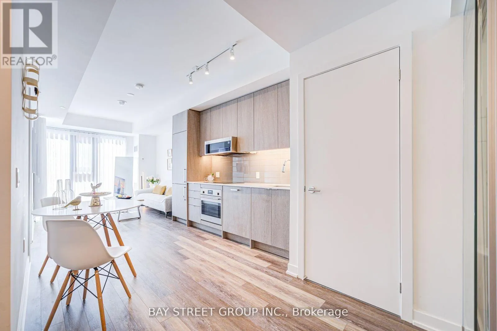 320 - 250 LAWRENCE AVENUE W