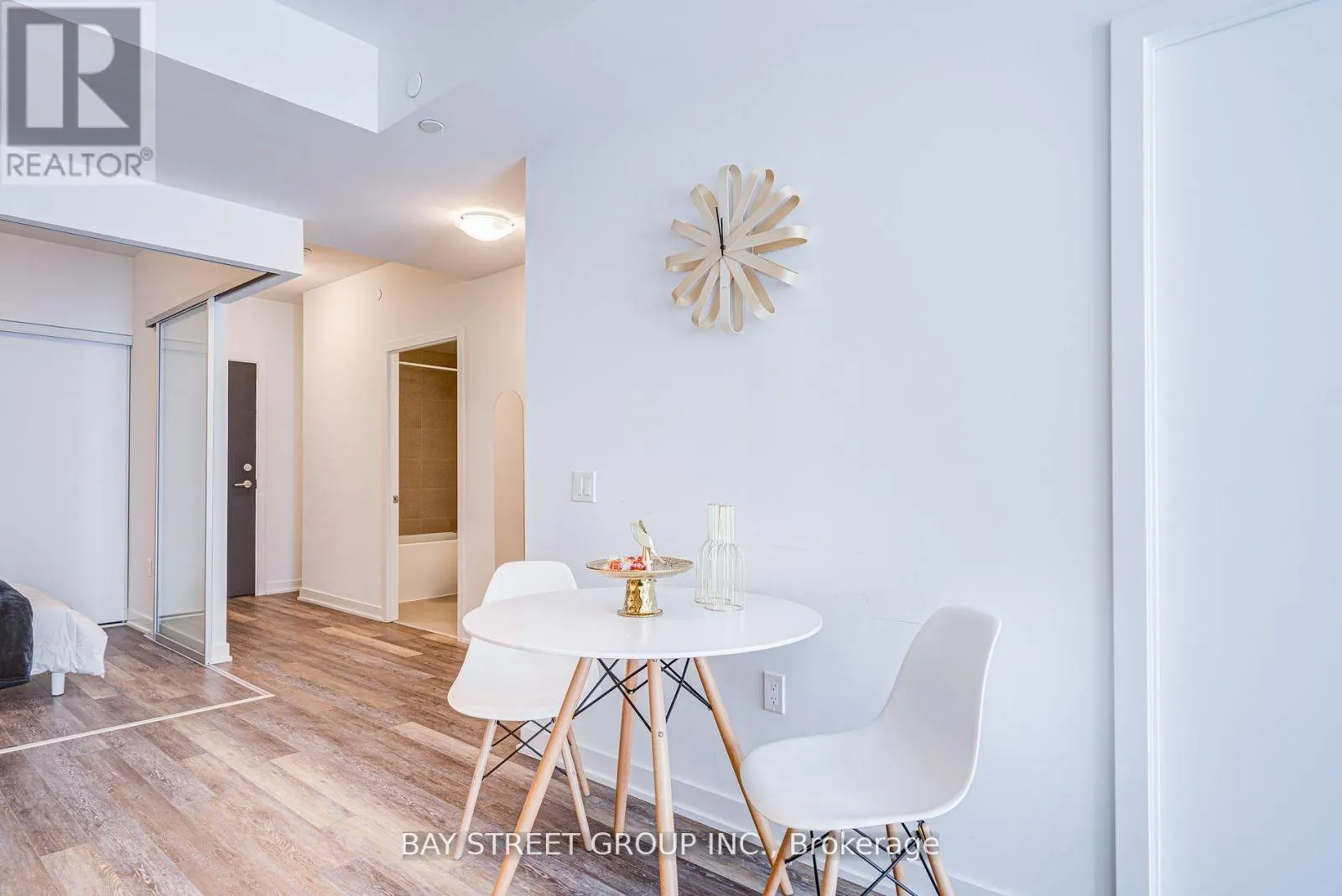 320 - 250 LAWRENCE AVENUE W