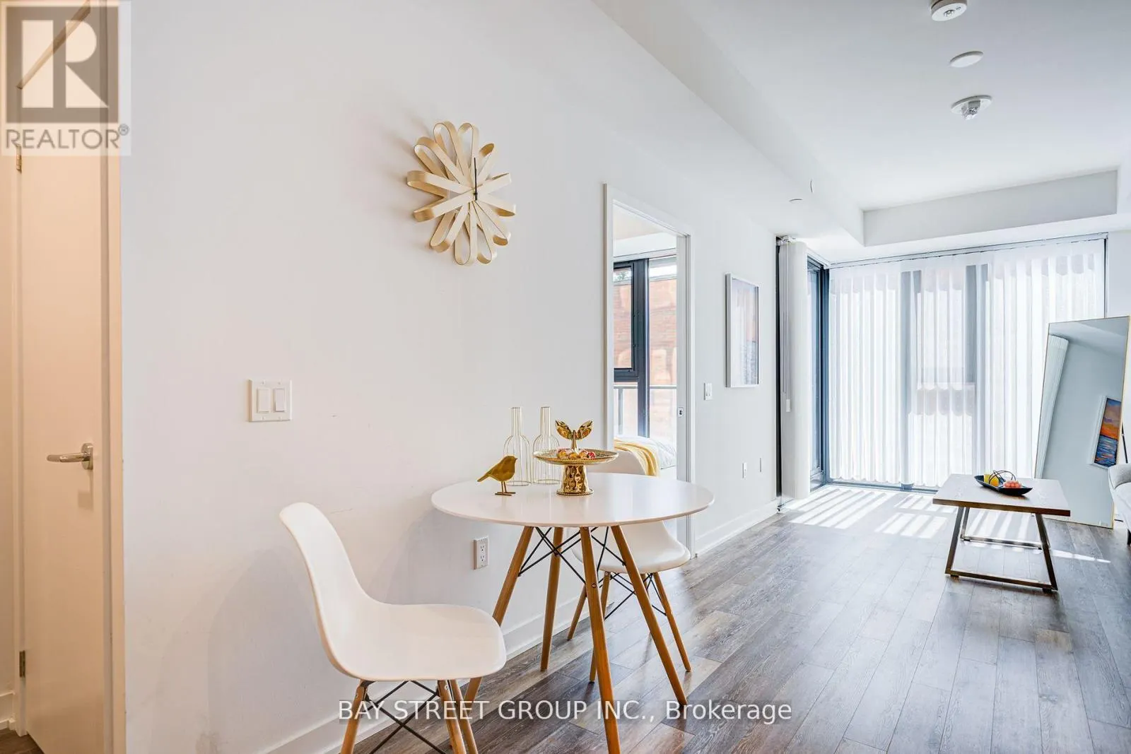 320 - 250 LAWRENCE AVENUE W
