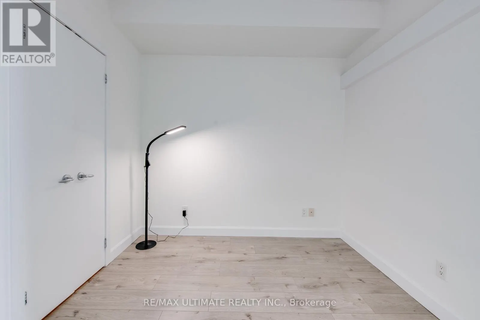 2305 - 218 QUEENS QUAY W