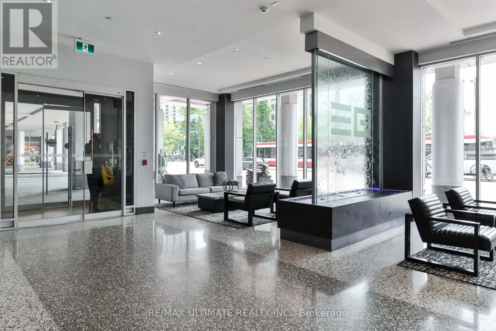 2305 - 218 QUEENS QUAY W