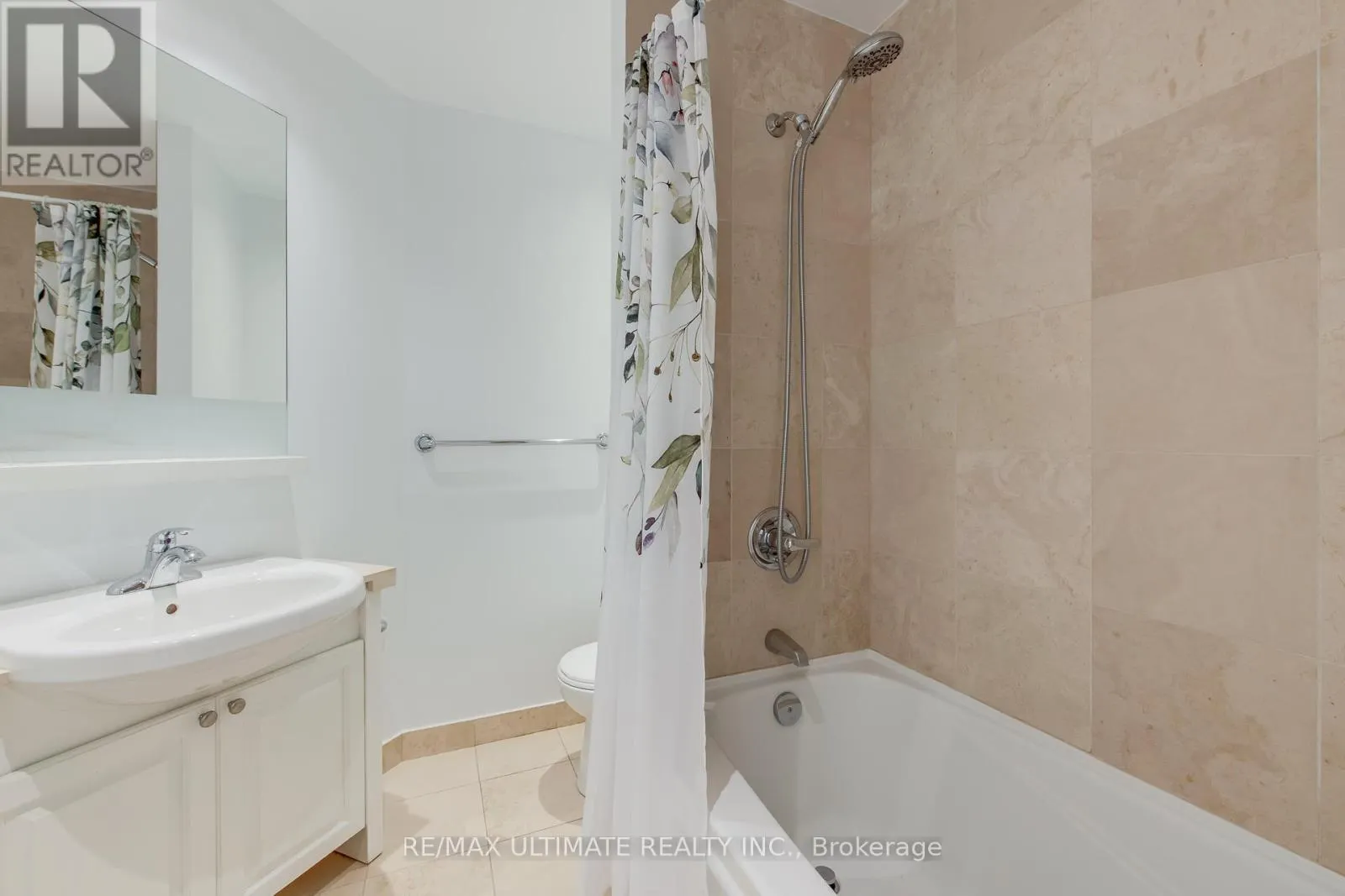 2305 - 218 QUEENS QUAY W