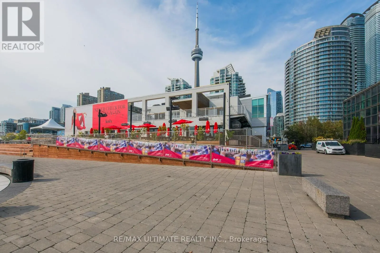 2305 - 218 QUEENS QUAY W
