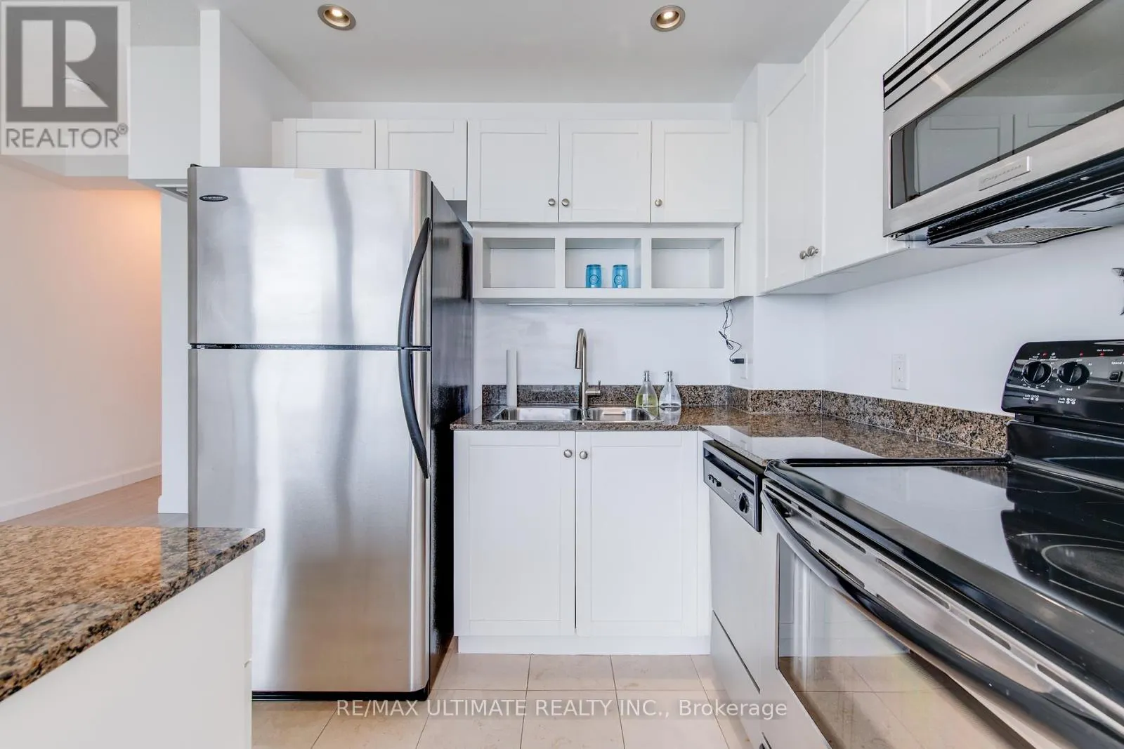 2305 - 218 QUEENS QUAY W