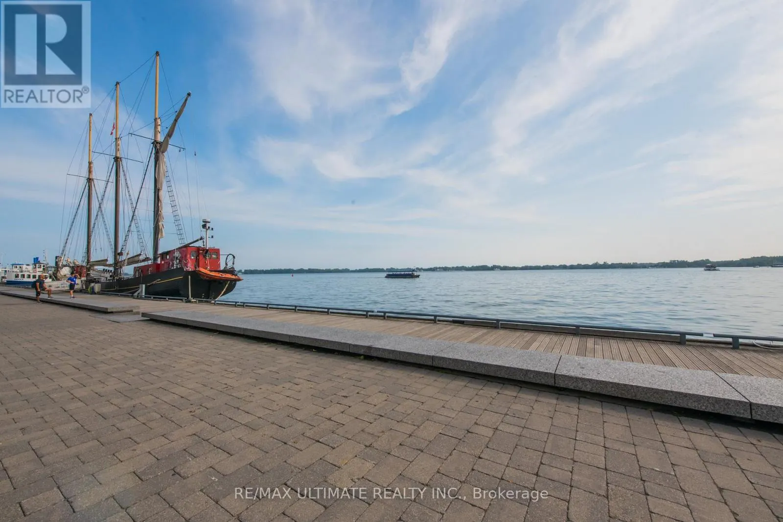 2305 - 218 QUEENS QUAY W
