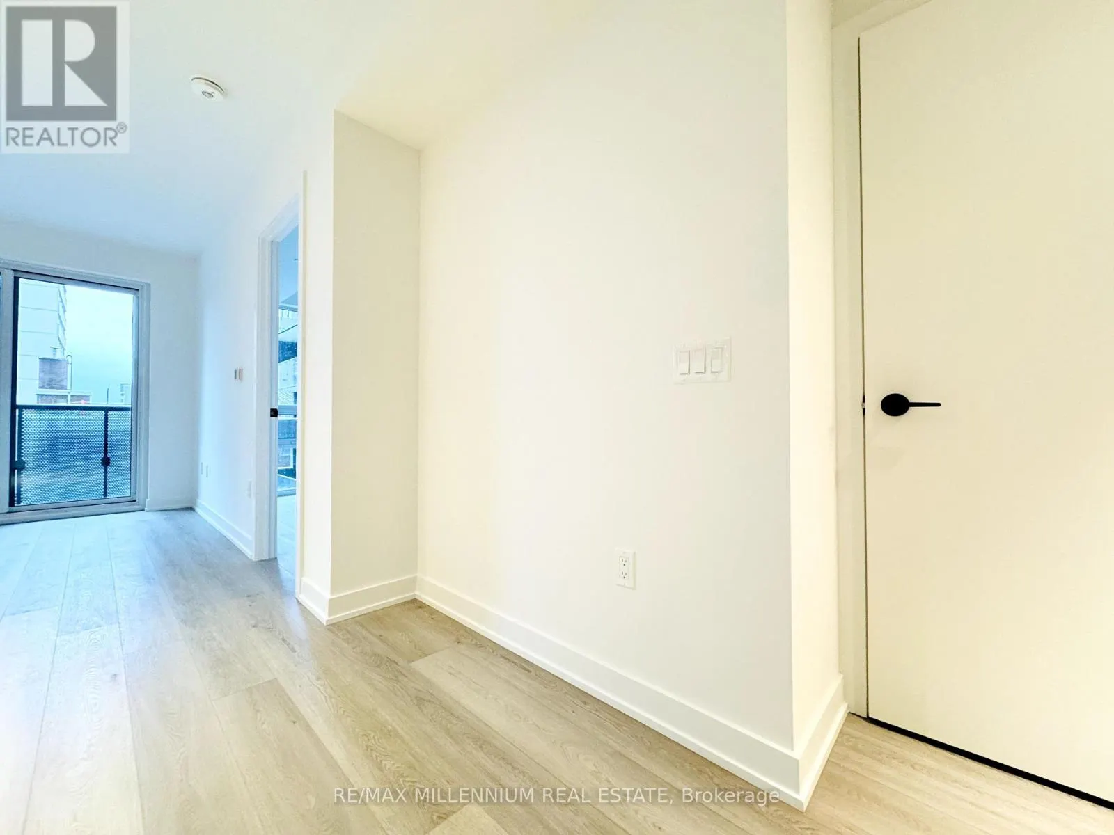 420 - 117 BROADWAY AVENUE