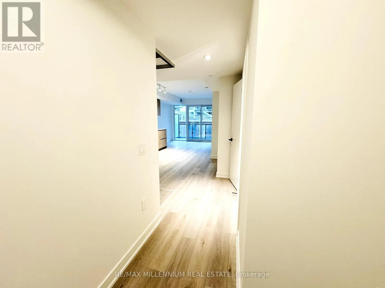 420 - 117 BROADWAY AVENUE