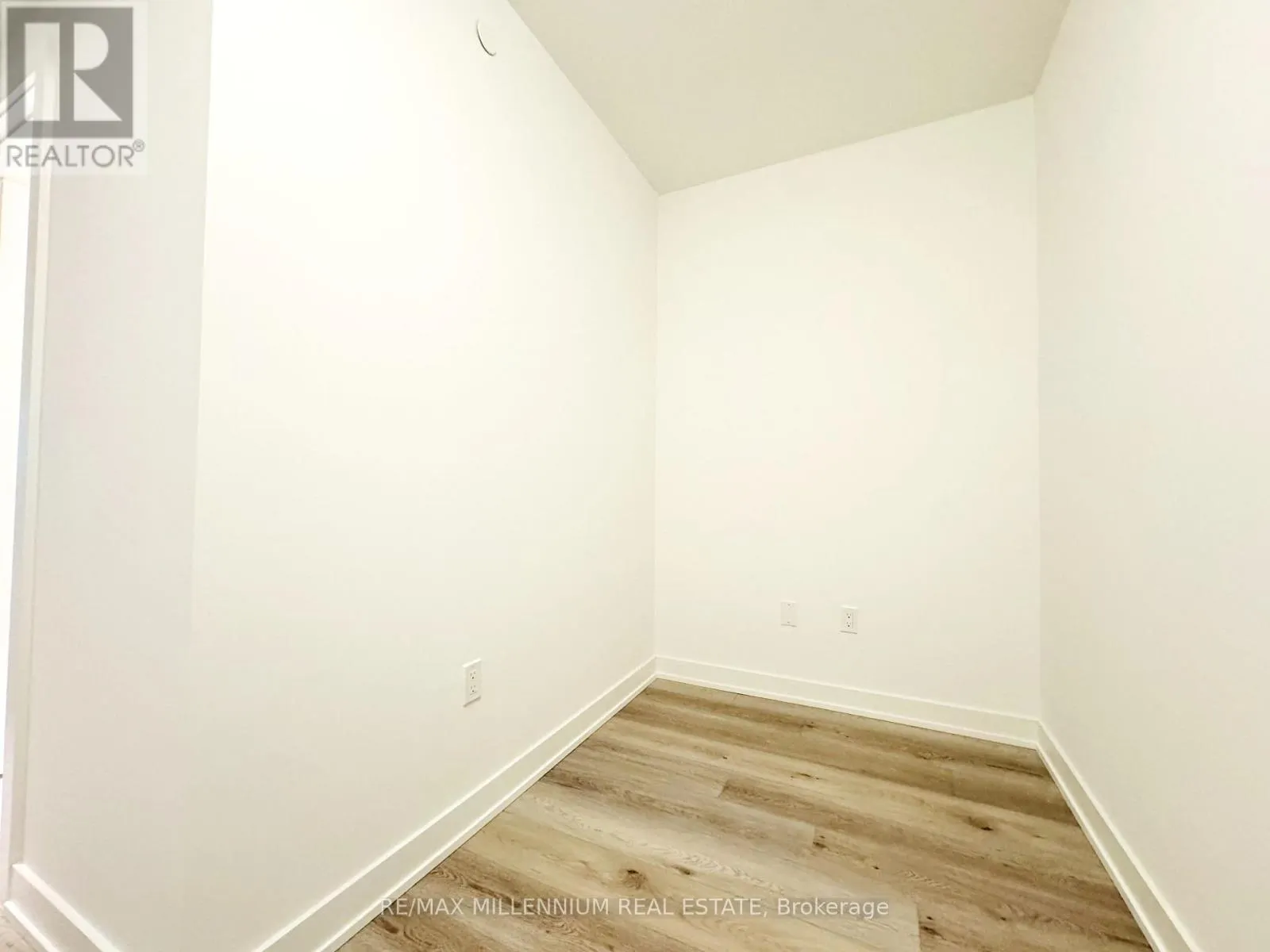 420 - 117 BROADWAY AVENUE