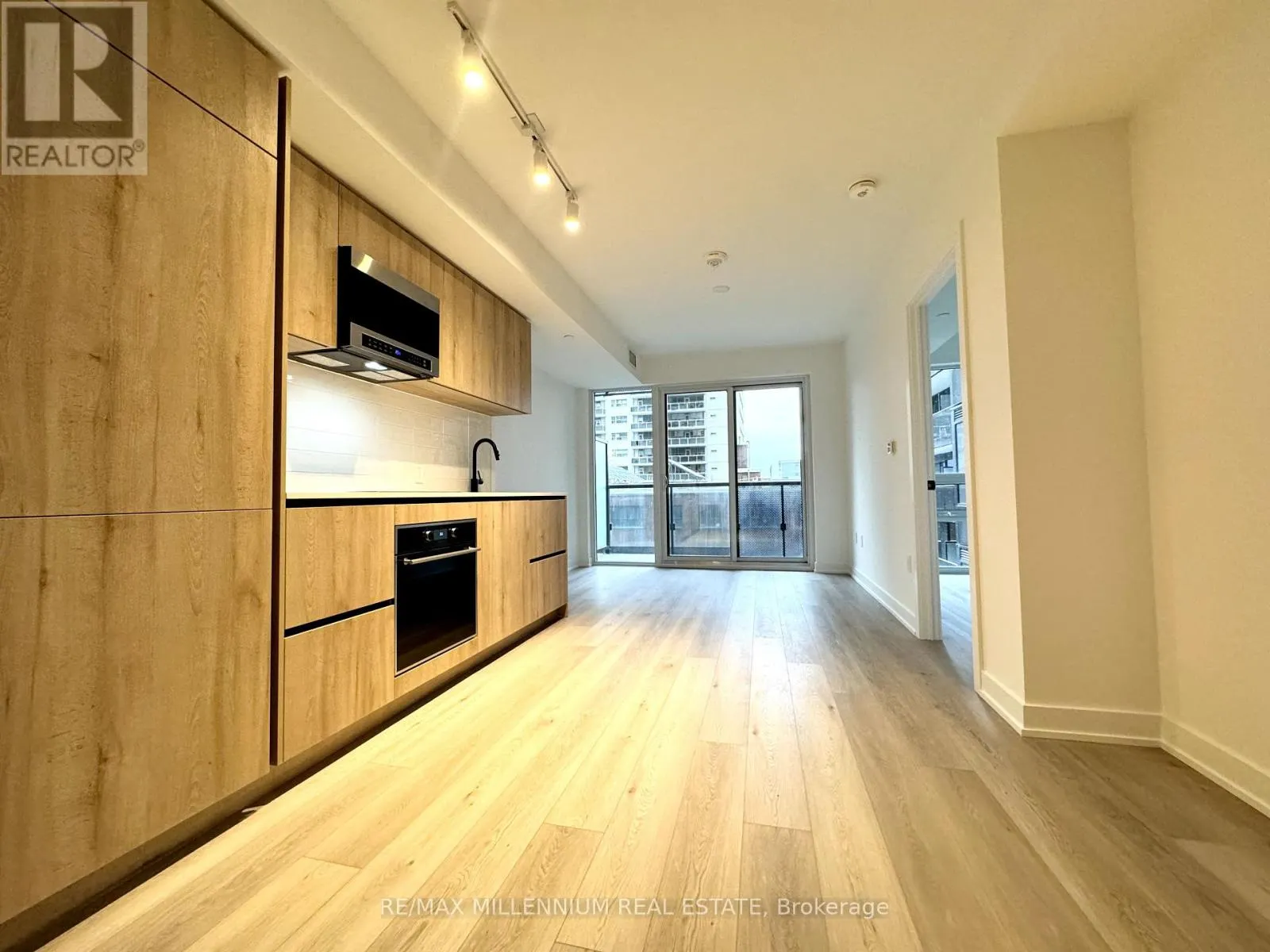 420 - 117 BROADWAY AVENUE