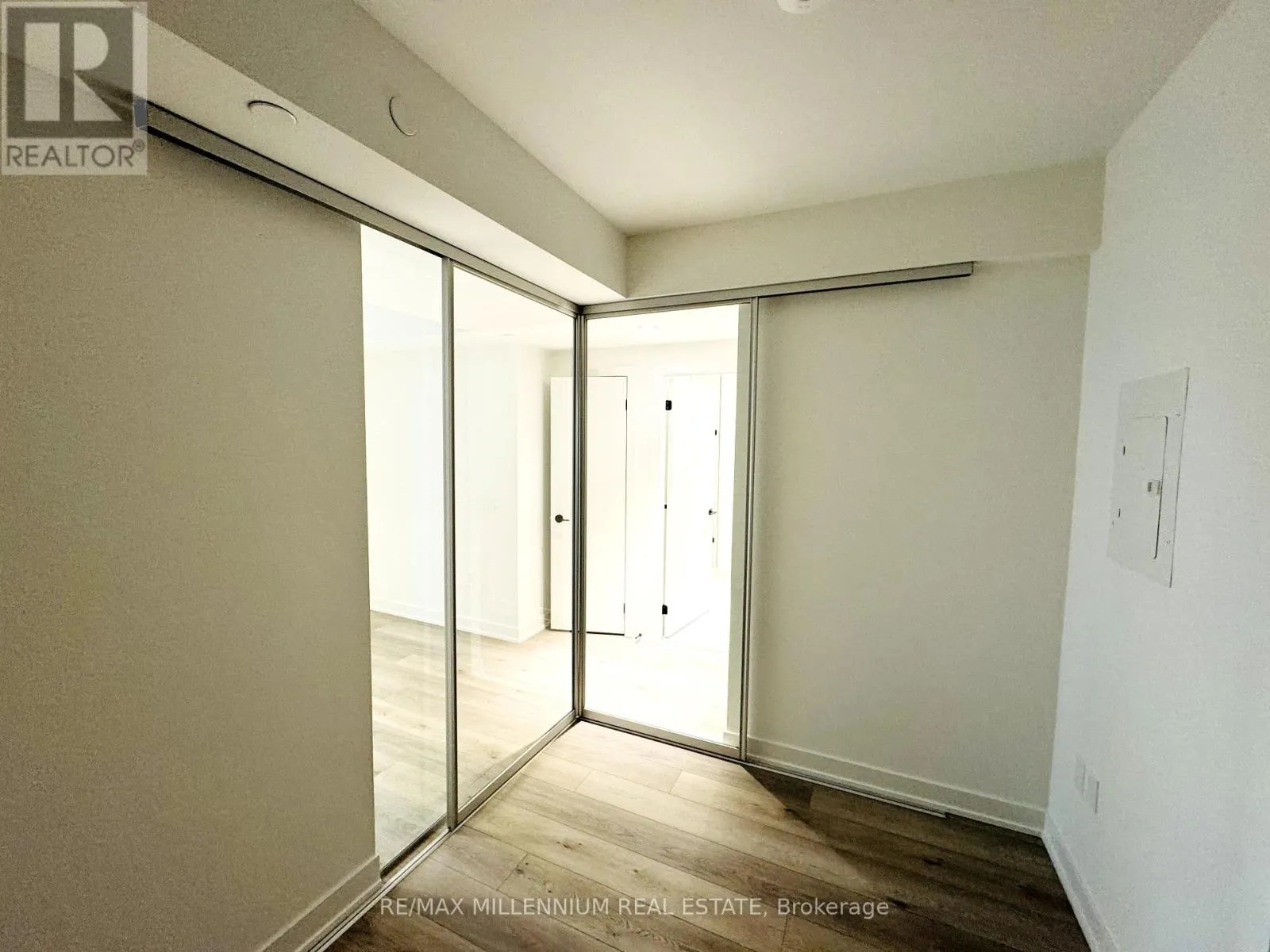 420 - 117 BROADWAY AVENUE