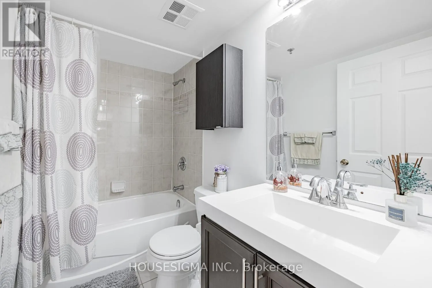 207 - 43 EGLINTON AVENUE E