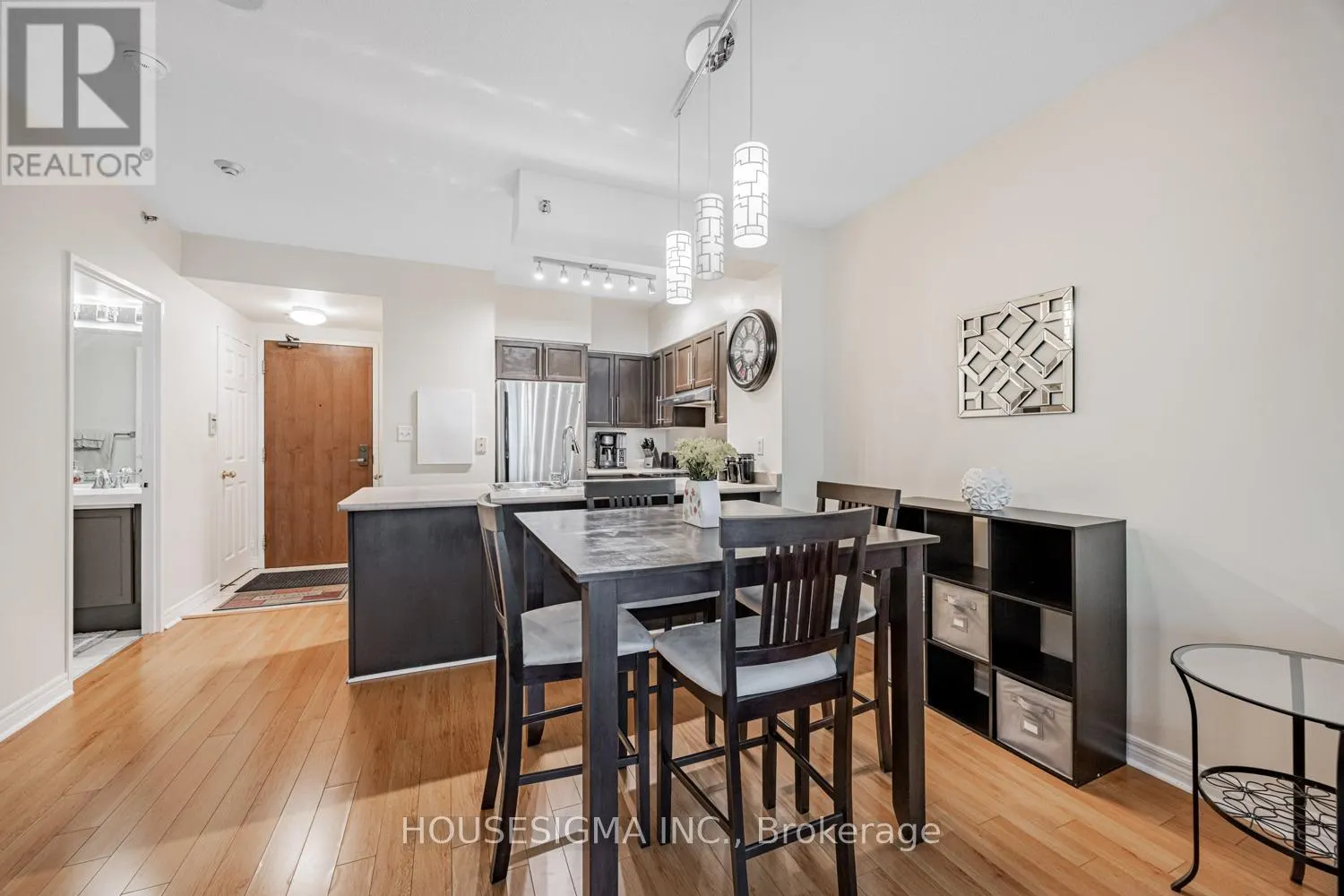 207 - 43 EGLINTON AVENUE E