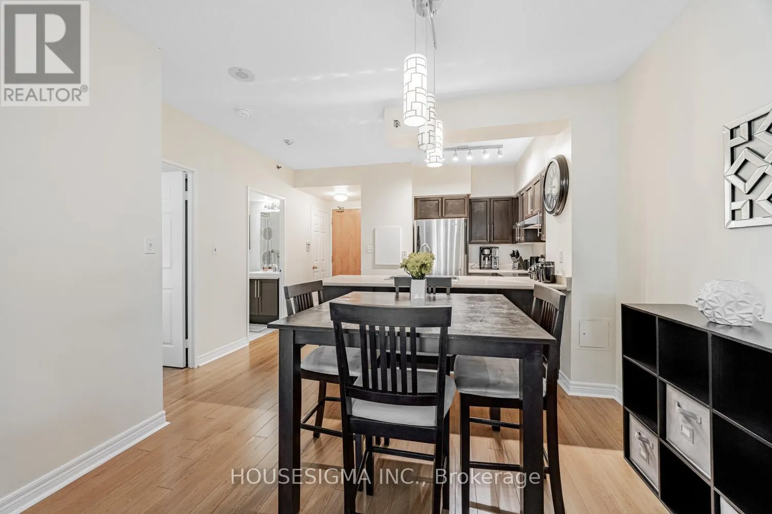 207 - 43 EGLINTON AVENUE E