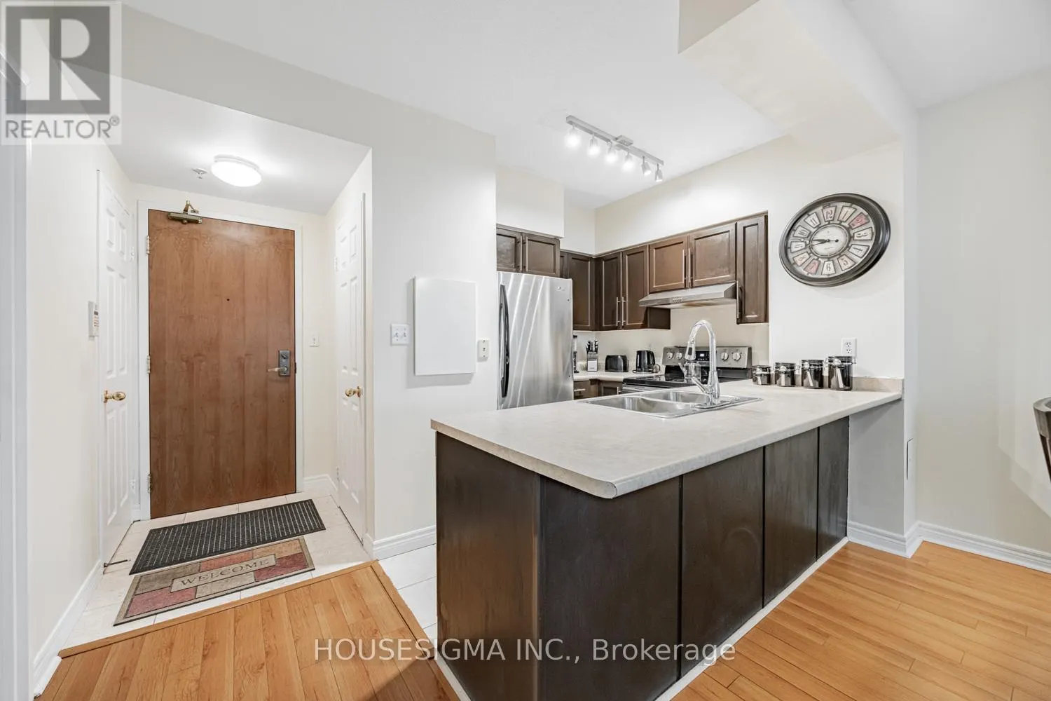 207 - 43 EGLINTON AVENUE E
