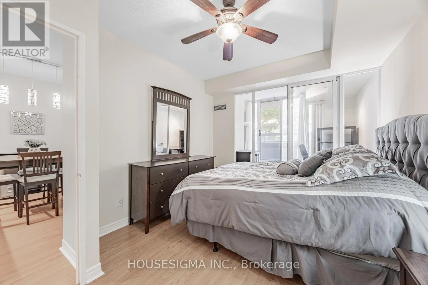 207 - 43 EGLINTON AVENUE E