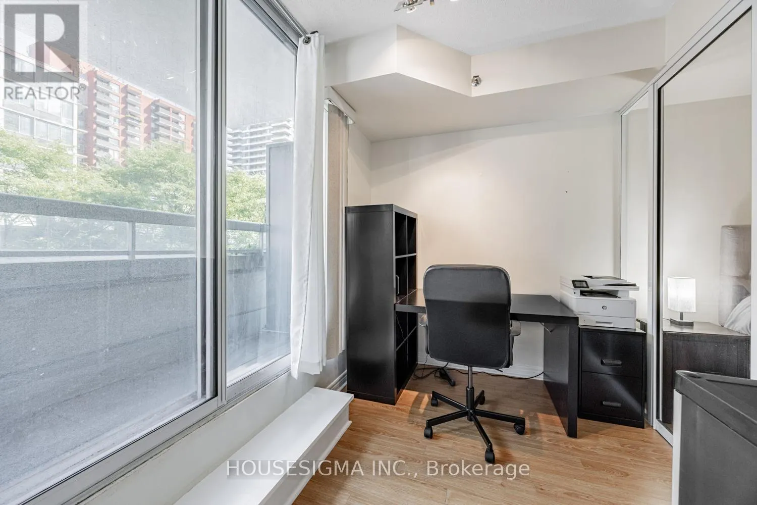 207 - 43 EGLINTON AVENUE E
