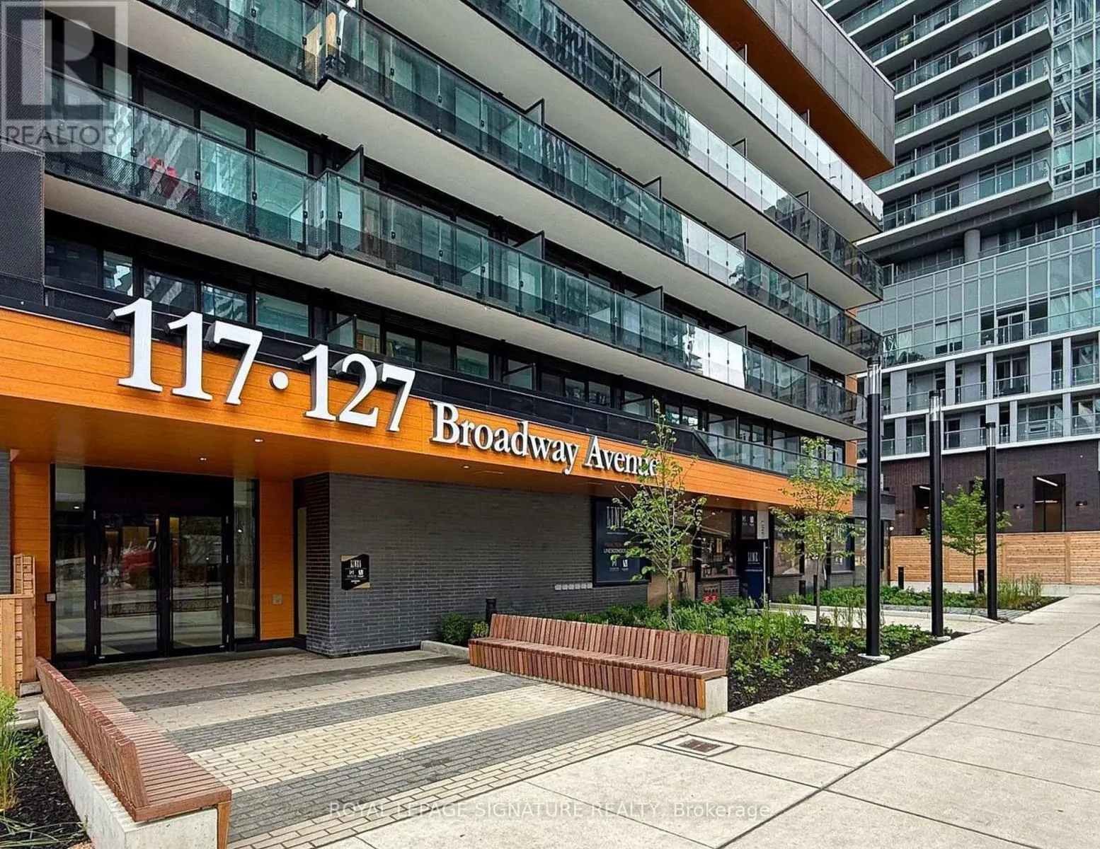 1102 - 117 BROADWAY AVENUE