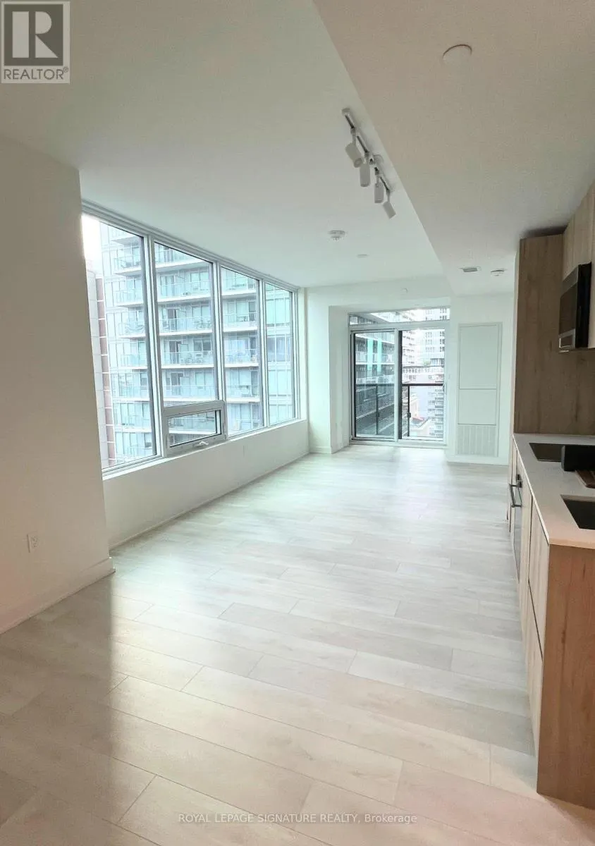 1102 - 117 BROADWAY AVENUE