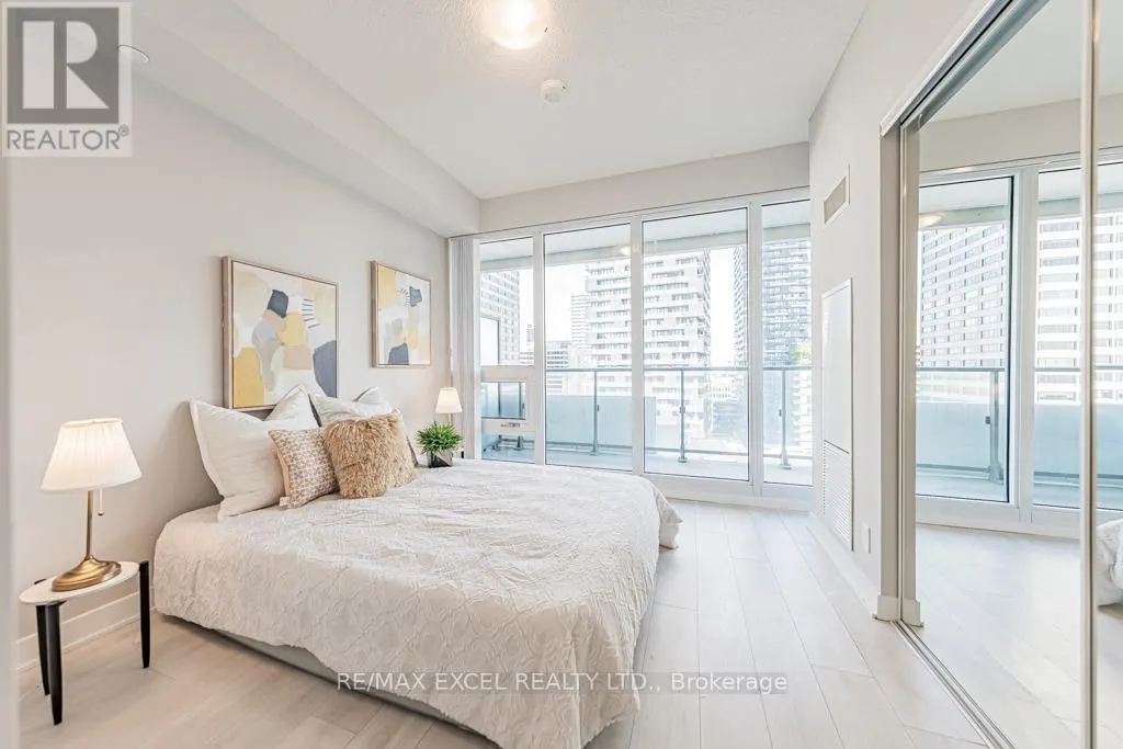 1302 - 2221 YONGE STREET