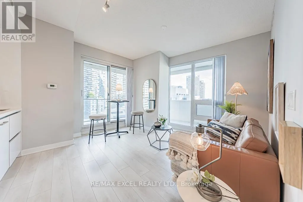 1302 - 2221 YONGE STREET
