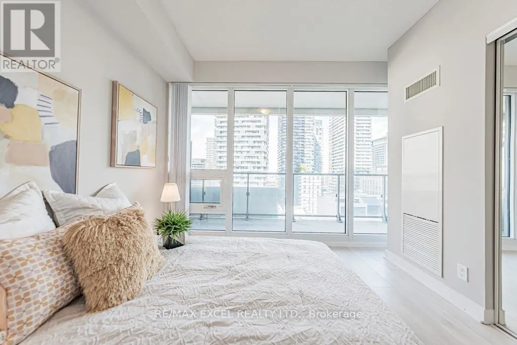 1302 - 2221 YONGE STREET