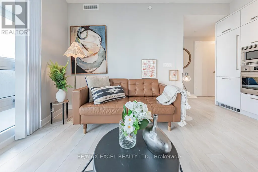 1302 - 2221 YONGE STREET