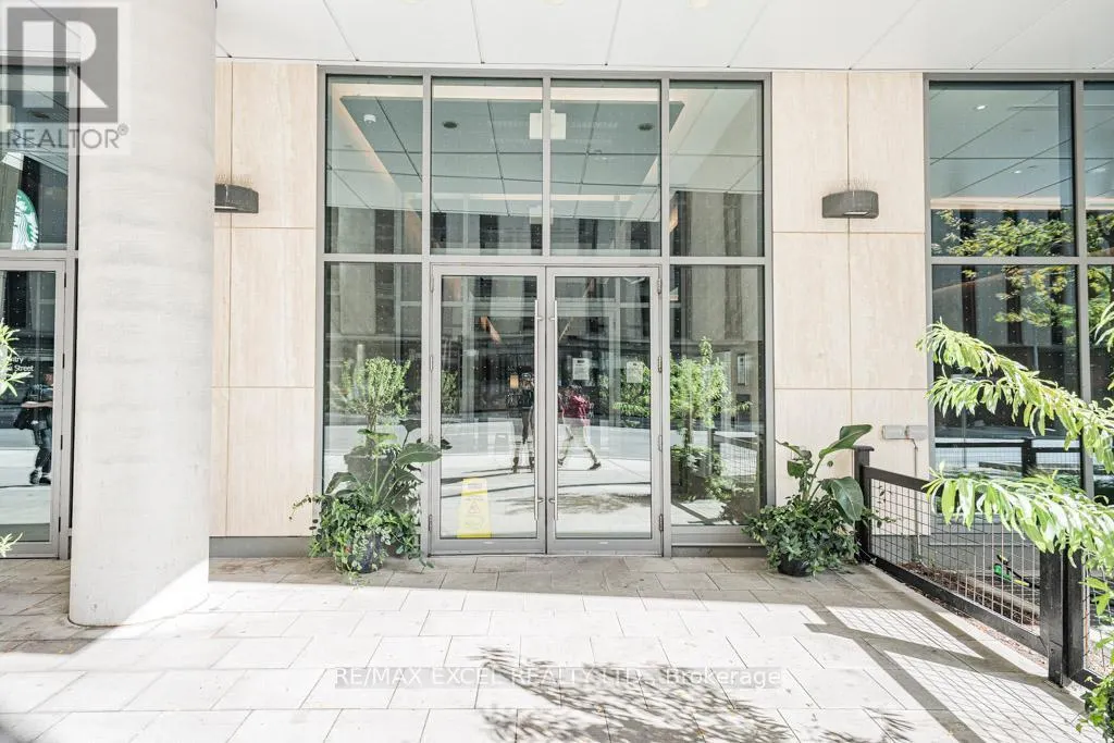 1302 - 2221 YONGE STREET