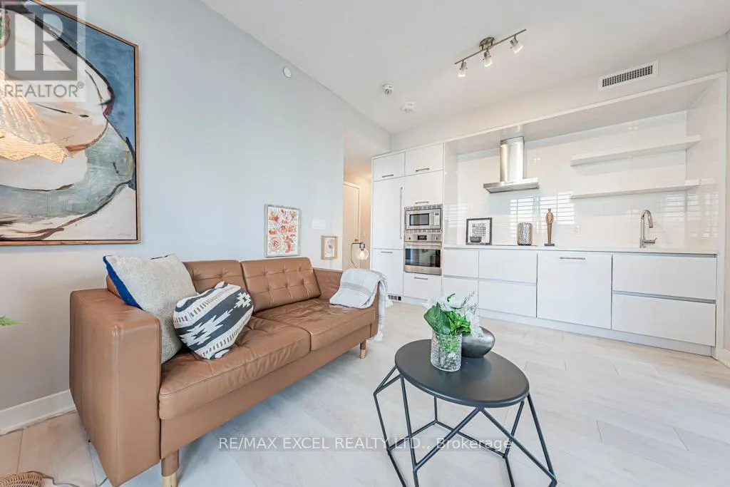 1302 - 2221 YONGE STREET