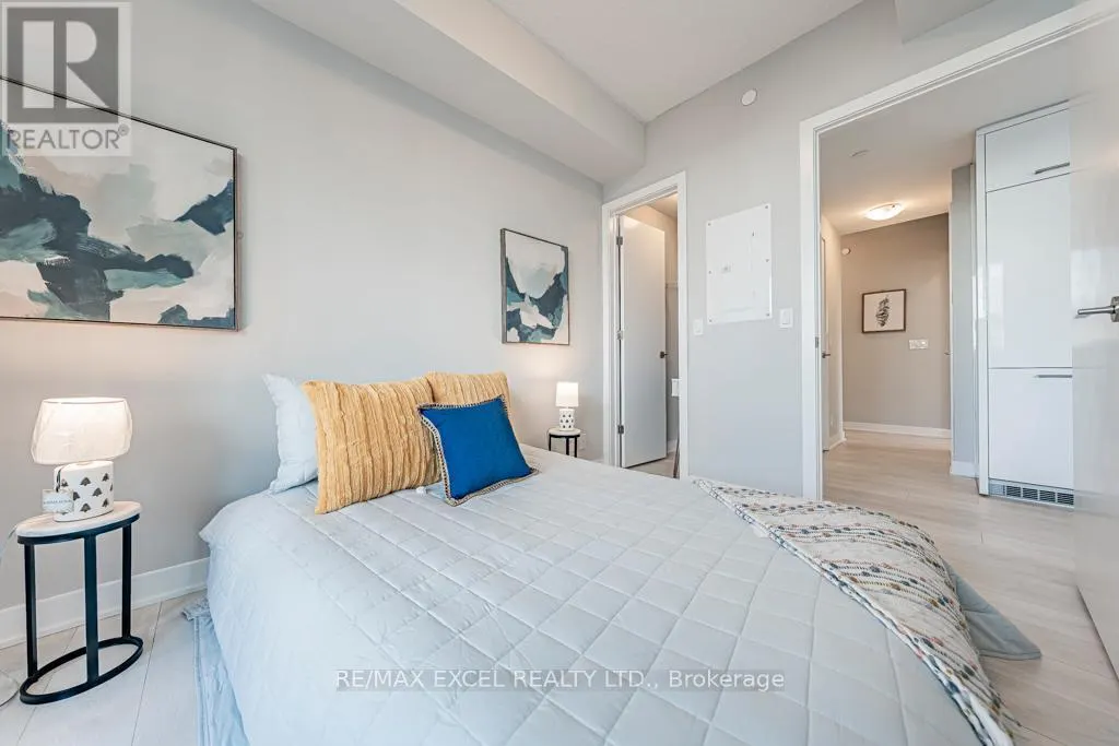 1302 - 2221 YONGE STREET