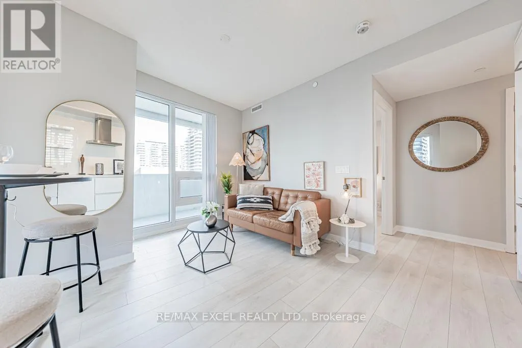 1302 - 2221 YONGE STREET