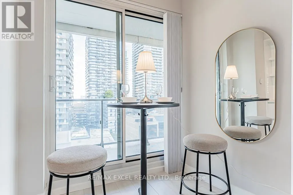 1302 - 2221 YONGE STREET