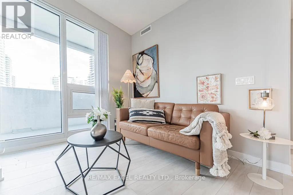 1302 - 2221 YONGE STREET