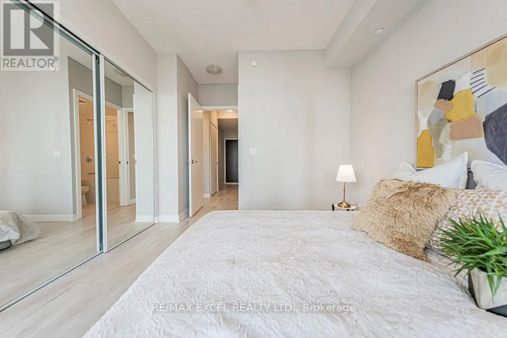 1302 - 2221 YONGE STREET